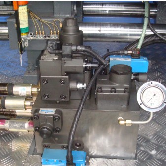 “變頻技術(shù)是如何應(yīng)用在中國(guó)塑料制品行業(yè)的節(jié)能改造中的？”